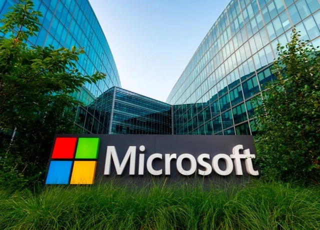 Microsoft Counters Apple's MacBook Neo Shock with Student PC Bundles