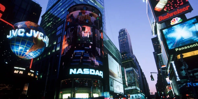 BlackRock Enters Nasdaq-100 ETF Arena to Challenge Invesco's Grip