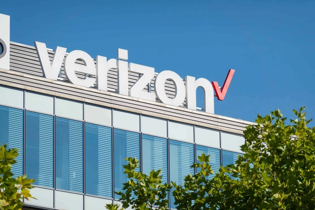 Verizon Sends Customer Refurbished Phone with Active MDM Control